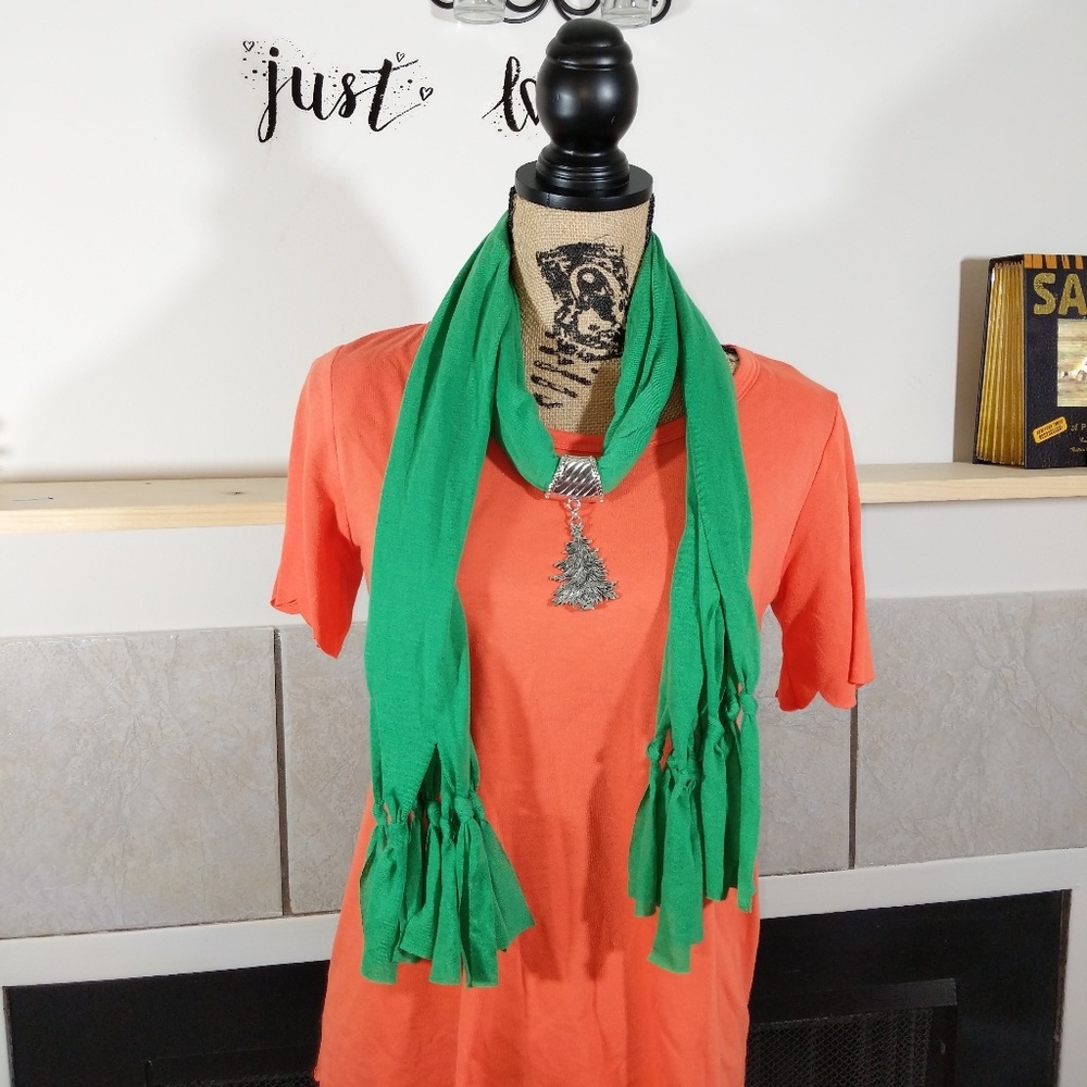 Adorable Christmas tree scarf